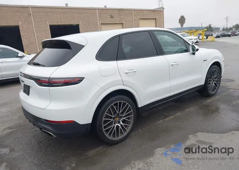 2021 Porsche Cayenne E-Hybrid z USA, uszkodzony, nr VIN WP1AE2AY5MDA24796
